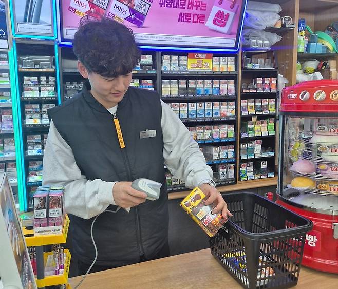 정선사북점을 운영 중인 박성우 경영주.  이마트24