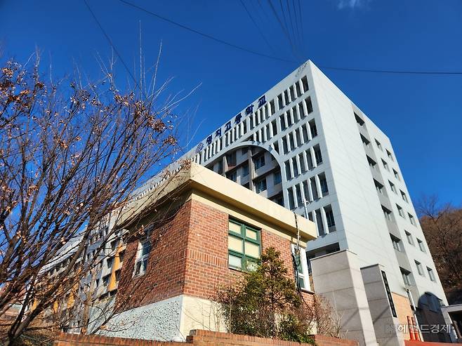 서울 서대문구 명지고등학교 전경.. 이영기 기자.