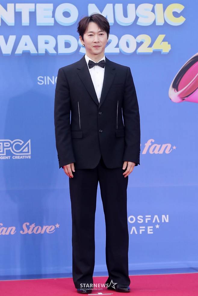 가수 장우혁이 16일 오후 서울 중구 장충체육관에서 진행된 '한터뮤직어워즈 2024' 레드카펫 행사에 참석해 포즈를 취하고 있다. 2025.02.16 /사진=김창현 chmt@