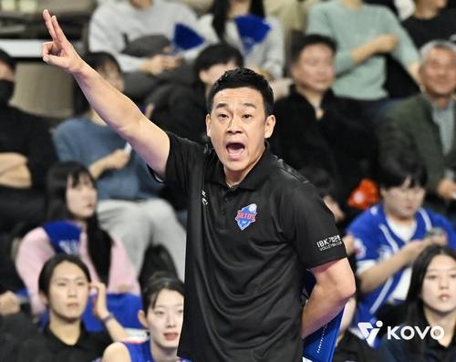 사령탑 데뷔전 치른 여오현 IBK기업은행 감독대행 [한국배구연맹 제공. 재판매 및 DB 금지]