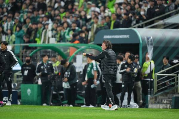 전북현대 타노스 코치. /사진=전북현대