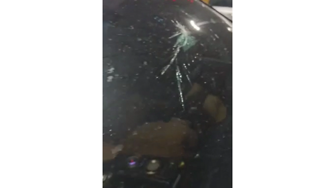 제주공항 관제탑 공사 자재가 덮쳐 파손된 차량 (사진, 시청자)