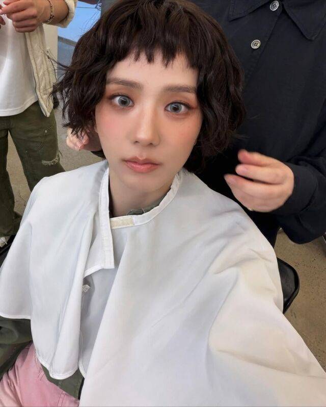 블랙핑크 지수가 과감한 헤어스타일을 선보였다. / 지수 인스타그램