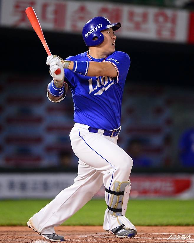 FA 시장에 나온 최형우를 놓고 영입경쟁이 붙은 것 자체가 그의 가치를 설명한다. KIA, 삼성 사이에서 그의 행선지는 초미의 관심사다. 삼성 시절 최형우.&nbsp;스포츠동아 DB