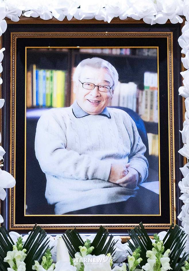 향년 91세로 별세한 25일 별세한 배우 故이순재(전 국회의원)의 빈소가 서울아산병원 장례식장에 마련돼 있다.   발인은 27일 오전 6시 20분, 장지는 경기 이천 에덴낙원이다. /=사진공동취재단 /2025.11.25 /사진=김휘선 hwijpg@