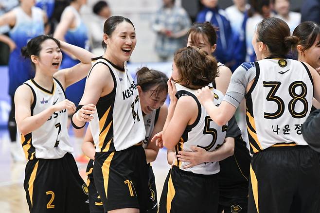 KB스타즈 선수들. /사진=WKBL