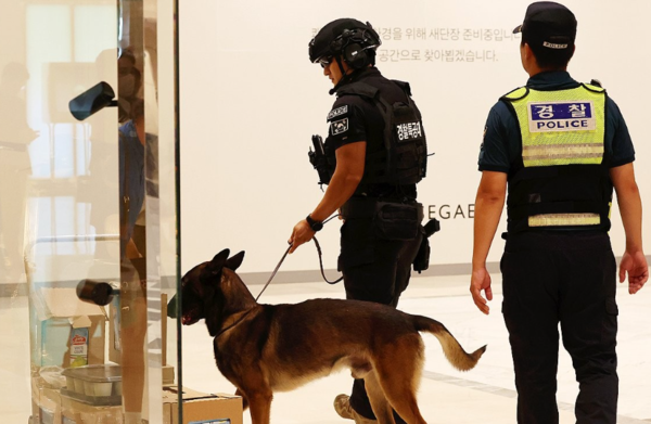 폭발물 수색하는 경찰특공대. [자료사진=연합뉴스]