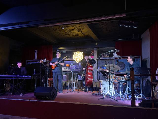 지난 14일 대호싸롱에서는 장원준 콰르텟이 무대에 올라 누구나 편하게 들을 수 있는 재즈 스탠더드를 선보였다. 김세연 기자