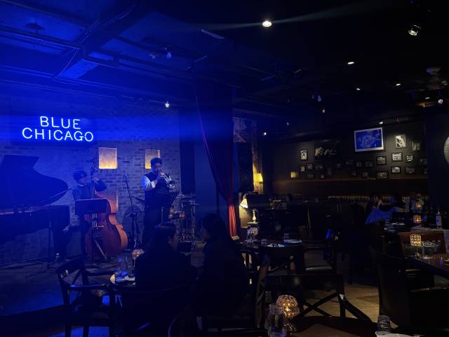 지난 22일 블루시카고에서는 재즈밴드 팀 코튼이 무대에 올라 자작곡부터 스탠더드 넘버까지 다양한 레퍼토리를 연주했다. 최현정 기자