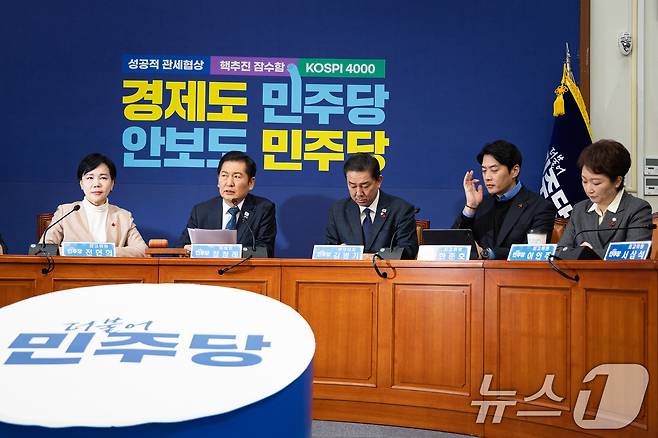 정청래 더불어민주당 대표가 28일 서울 여의도 국회에서 열린 최고위원회의에서 모두 발언을 하고 있다. 2025.11.28/뉴스1 ⓒ News1 유승관 기자