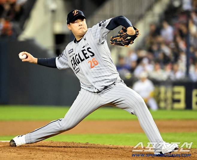 25일 잠실야구장에서 열린 한화와 두산의 경기, 한화 한승혁이 역투하고 있다. 잠실=허상욱 기자wook@sportschosun.com/2025.09.25/