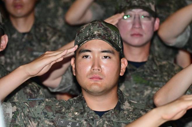 지난 9월 23일 오전 삼성전자 이재용 회장의 장남 이지호 씨가 경남 창원시 진해구 해군사관학교에서 열린 '제139기 해군 사관후보생 입교식'에서 참석해 있다. 뉴시스