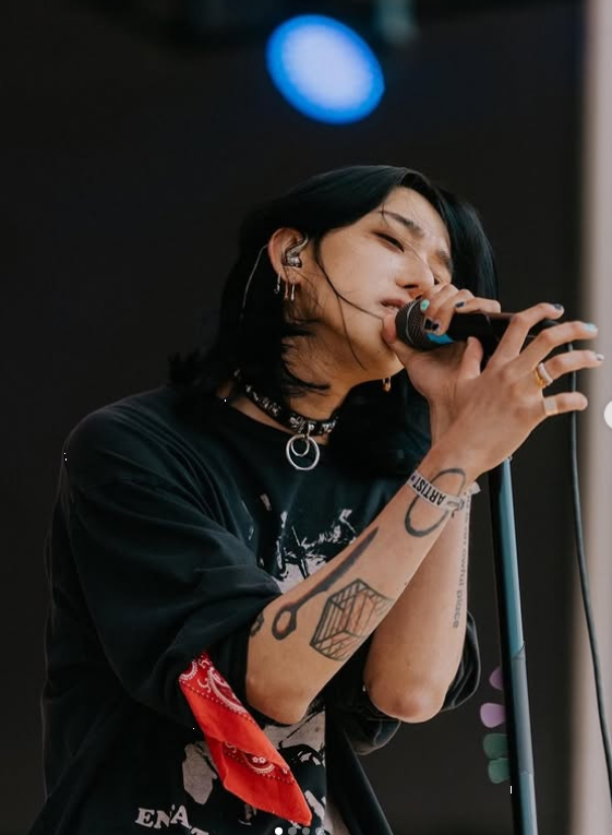 가수 로렌. 이해진 네이버 창업자의 아들이다. 더블랙레이블에서 연습생 생활을 했다. 로렌 사회관계망서비스 캡처