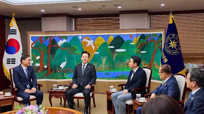 국가정보원 방문한 이재명 대통령