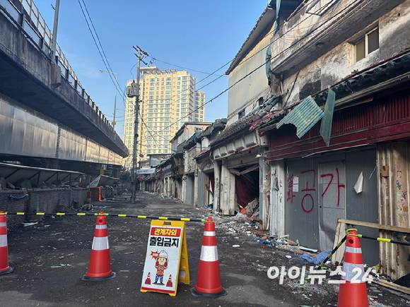 철거가 진행 중인 서울 성북구 하월곡동 미아리 텍사스촌 일대 전경. 2025.11.26 [사진=김민지 기자]