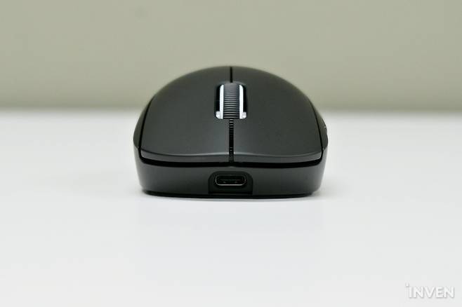 ▲ 케이블 연결 단자는 매립형으로 설계되어 안정성을 높였다