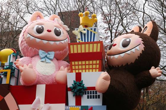 뉴욕 맨해튼 행사에 등장한 라부부 풍선. AP=연합뉴스