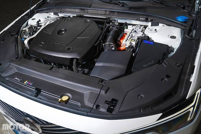 볼보 S90 T8 AWD Ultra 사진 모터매거진 최재혁 기자