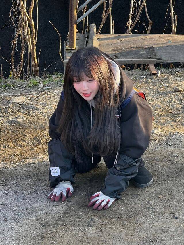 쯔양이 연탄 봉사에 나서며 훈훈한 근황을 전했다. / 쯔양 인스타그램