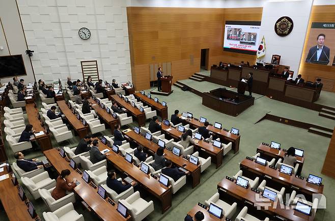 [서울=뉴시스] 황준선 기자 = 지난 18일 오전 서울 중구 서울특별시의회에서 열린 서울시의회 제333회 정례회 제2차 본회의 모습. (사진은 기사와 직접 관련 없습니다) 2025.11.18. hwang@newsis.com