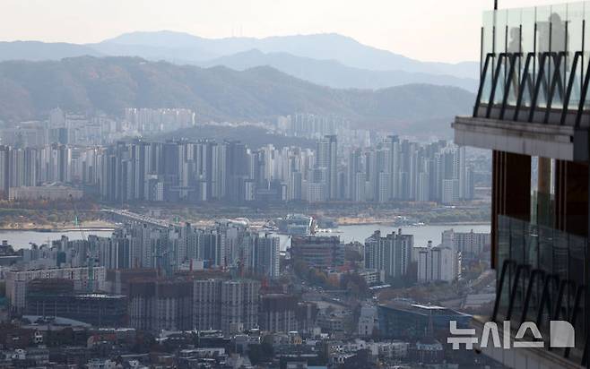 [서울=뉴시스] 김선웅 기자 = 서울 도심 아파트 단지의 모습. 2025.11.21. mangusta@newsis.com