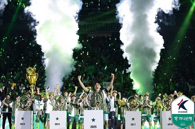 [서울=뉴시스]K리그1 전북 우승 주역 박진섭. (사진=한국프로축구연맹 제공)