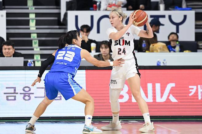 [서울=뉴시스] 여자프로농구 부산 BNK의 김소니아. (사진=WKBL 제공) *재판매 및 DB 금지