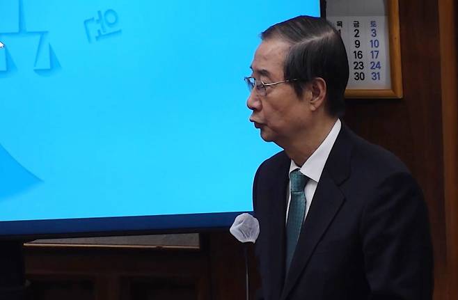 결심공판 최후진술하는 한덕수     (서울=연합뉴스) 한덕수 전 국무총리가 26일 서울 서초구 서울중앙지법에서 열린 내란 우두머리 방조, 내란 중요임무 종사 및 위증 등 혐의 결심공판에서 최후진술을 하고 있다.     한 전 총리는 "비록 비상계엄을 막지 못했지만, 찬성하거나 도우려 한 일은 결단코 없다"며 "이것이 오늘 역사적인 법정에서 제가 드릴 가장 정직한 말"이라고 했다. 2025.11.26 [서울중앙지법 제공. 재판매 및 DB금지]     photo@yna.co.kr (끝)   <저작권자(c) 연합뉴스, 무단 전재-재배포, AI 학습 및 활용 금지> 연합뉴스