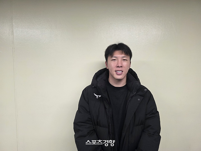 성남FC 수비수 신재원이 지난 27일 목동종합운동장에서 열린 K리그2 준플레이오프에서 서울 이랜드FC에 1-0으로 승리한 뒤 소감을 밝히고 있다. 황민국 기자