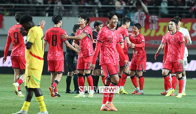 ▲ 한국 축구가 월드컵 역사에서 처음으로 2포트에 올랐다. 그렇다고 안정적인 조 편성을 보장하는 것은 아니기에 수많은 예상 시뮬레이션에서 다양한 시나리오가 쓰여지고 있다. ⓒ곽혜미 기자
