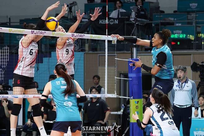 [B하인드★] 쿠바 폭격기 지젤 실바 28점 맹폭, 정관장 3-0 완파하며 GS 연패 탈출