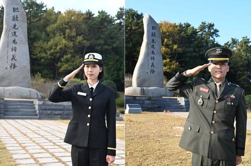 국방부장관상 박소은 소위와 조민규(오른쪽) 소위 [해군 제공. 재판매 및 DB 금지]