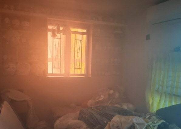 윌리엄 리는 당시 촬영한 사진을 함께 공개했는데 창밖이 완전히 화염에 휩싸여 마치 조명 마냥 집 내부를 밝히고 있었다. (사진=윌리엄 리 페이스북)