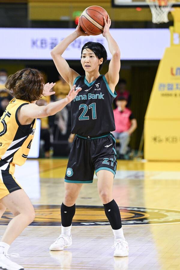 하나은행 이이지마 사키. /사진=WKBL