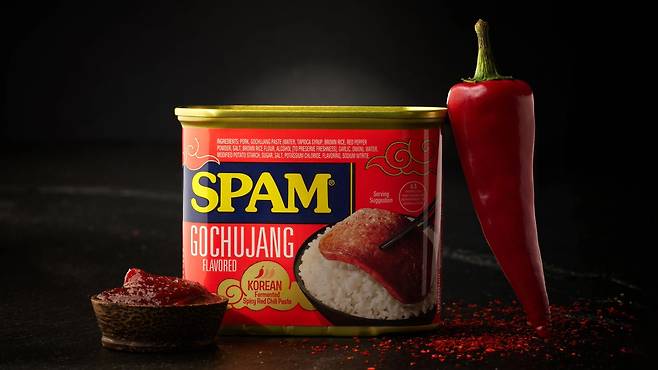 미국 스팸 제조사 호멜푸드가 출시한 '고추장맛 스팸'. 한식 붐으로 스팸의 인기가 올라가자, 한국과의 연결성을 적극 강조하고 있다. /호멜푸드