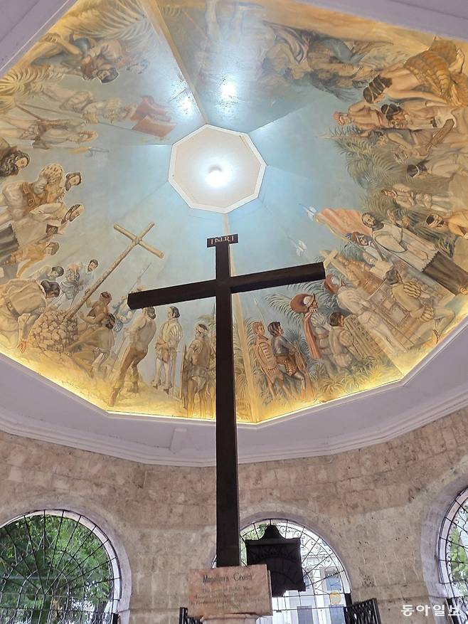 1521년 마젤란이 세부 해안가에 세웠던 나무 십자가.