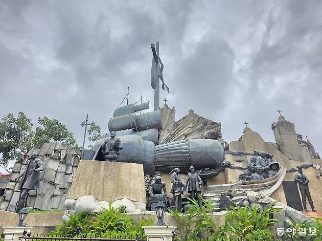 세부시내에 있는 마젤란 시대를 표현한 조형물.