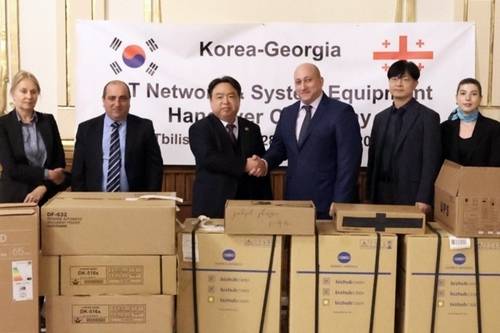 한국 정부가 조지아 외교부에 컴퓨터를 기증했다. 주조지아한국대사관 제공 연합뉴스