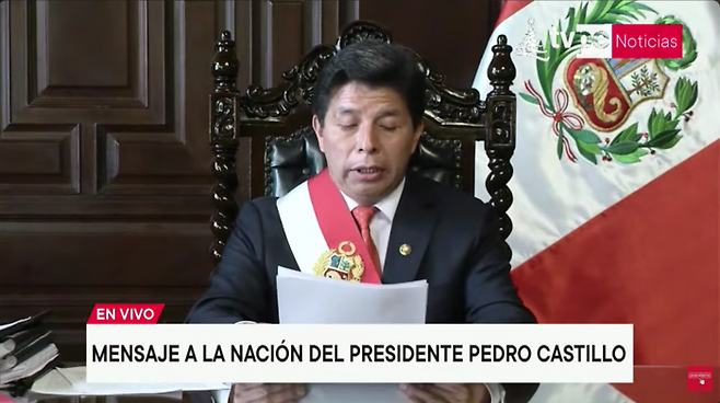 지난 2022년 12월 페드로 카스티요 전 페루 대통령이 대국민 TV 연설을 통해 비상정부 수립을 선언하고 의회를 해산한다고 발표하는 모습. 이후 의회가 탄핵소추안을 가결하면서 카스티요 전 대통령은 내란 혐의 등으로 재판받아왔다. [TV페루 유튜브 캡처]