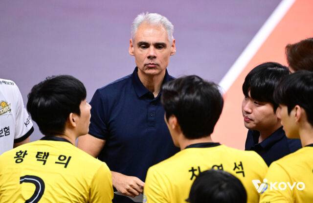 KB손해보험 레오나르도 카르발류 감독./KOVO