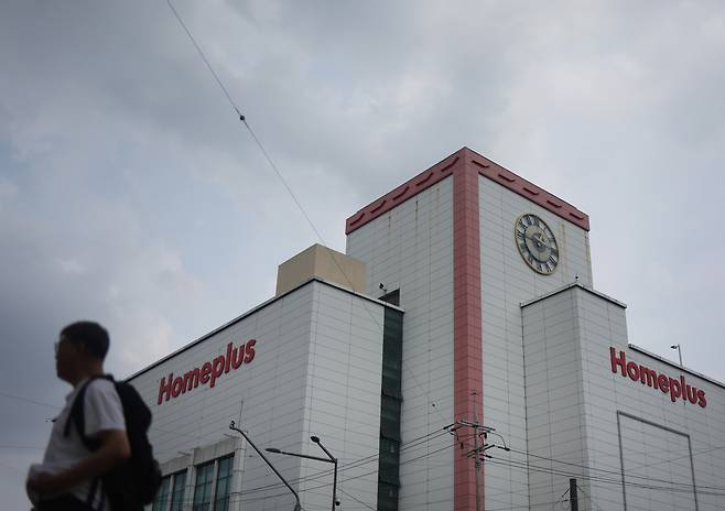 서울시내 한 홈플러스 매장 앞 [출처=연합뉴스]