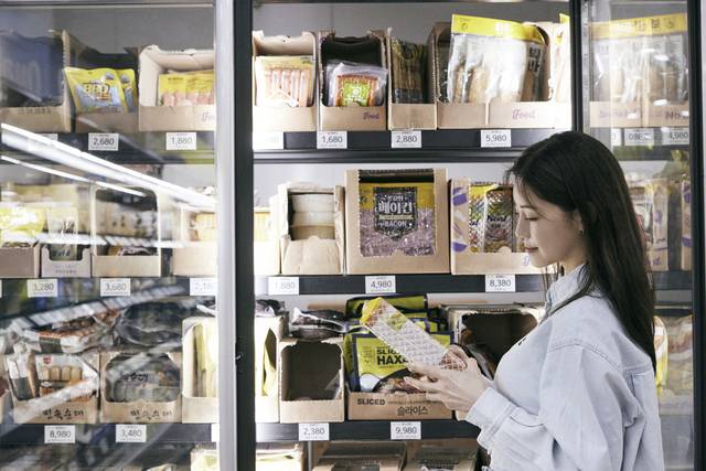 대한상공회의소는 28일 2026 유통산업 전망 세미나를 열고 내년에는 가격 이상의 가치를 중시하는 ‘가심비’ 소비트렌드를 전망했다. 사진은 기사의 특정 사실과 관련 없음. 클립아트코리아