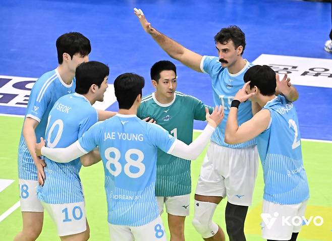 득점 후 기뻐하는 대한항공 선수들 [한국배구연맹 제공. 재판매 및 DB 금지]