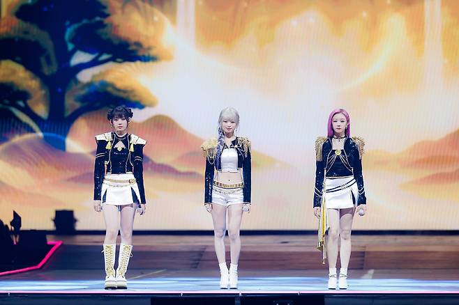 '케이팝 데몬 헌터스' 속 헌트릭스 '골든' 무대 재현한 베이비몬스터 멤버들 [CJ ENM 제공. 재판매 및 DB 금지]