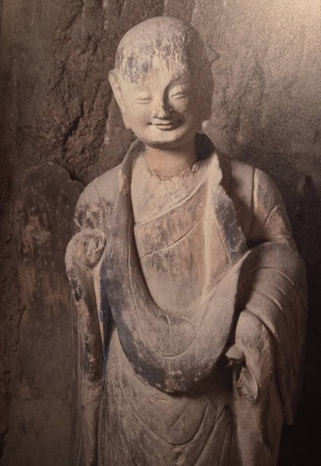 ▲ 맥적산석굴 미소년 승려상