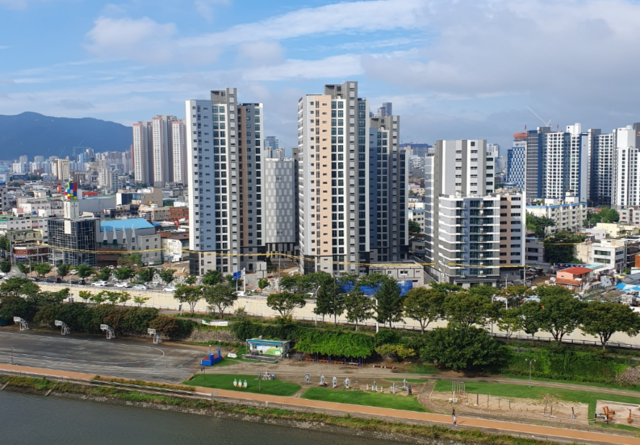 LH 대구경북지역본부가 대구 중구 동인동 동인시영아파트를 LH참여형 가로주택정비사업으로 완료한 '태왕아너스 라플란드'. LH 대구경북지역본부 제공