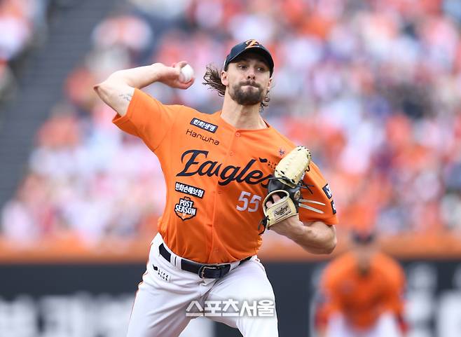 한화 선발투수 와이스가 대전 한화생명 볼파크에서 열린 2025 KBO 포스트시즌 플레이오프 2차전 삼성과 경기에서 역투하고 있다. 대전 | 최승섭기자 thunder@sportsseoul.com