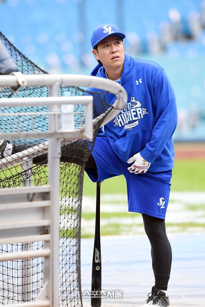 삼성 강민호가 21일 대구 삼성라이온즈파크에서 열리는 2025 KBO리그 한화의 플레이오프 3차전에 앞서 훈련을 하고 있다. 대구 | 박진업 기자 upandup@sportsseoul.com