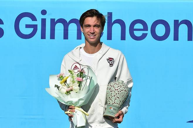 ITF M15 김천 2차대회 단식 우승의 브레이든 쉭.(사진/황서진 기자)