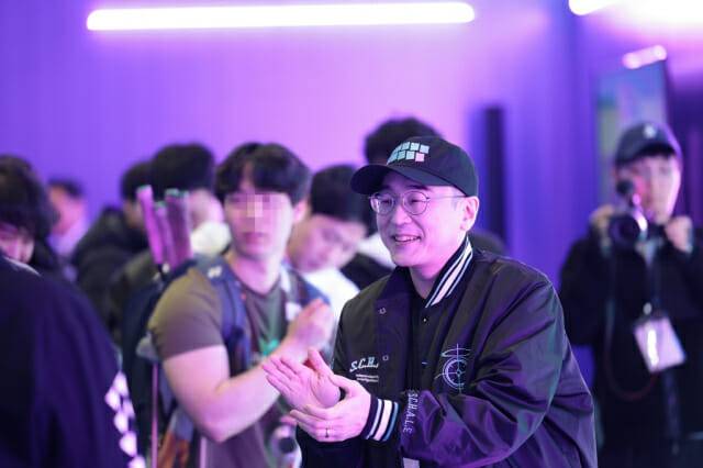 블루아카이브 4주년 페스티벌에 나선 김용하 PD